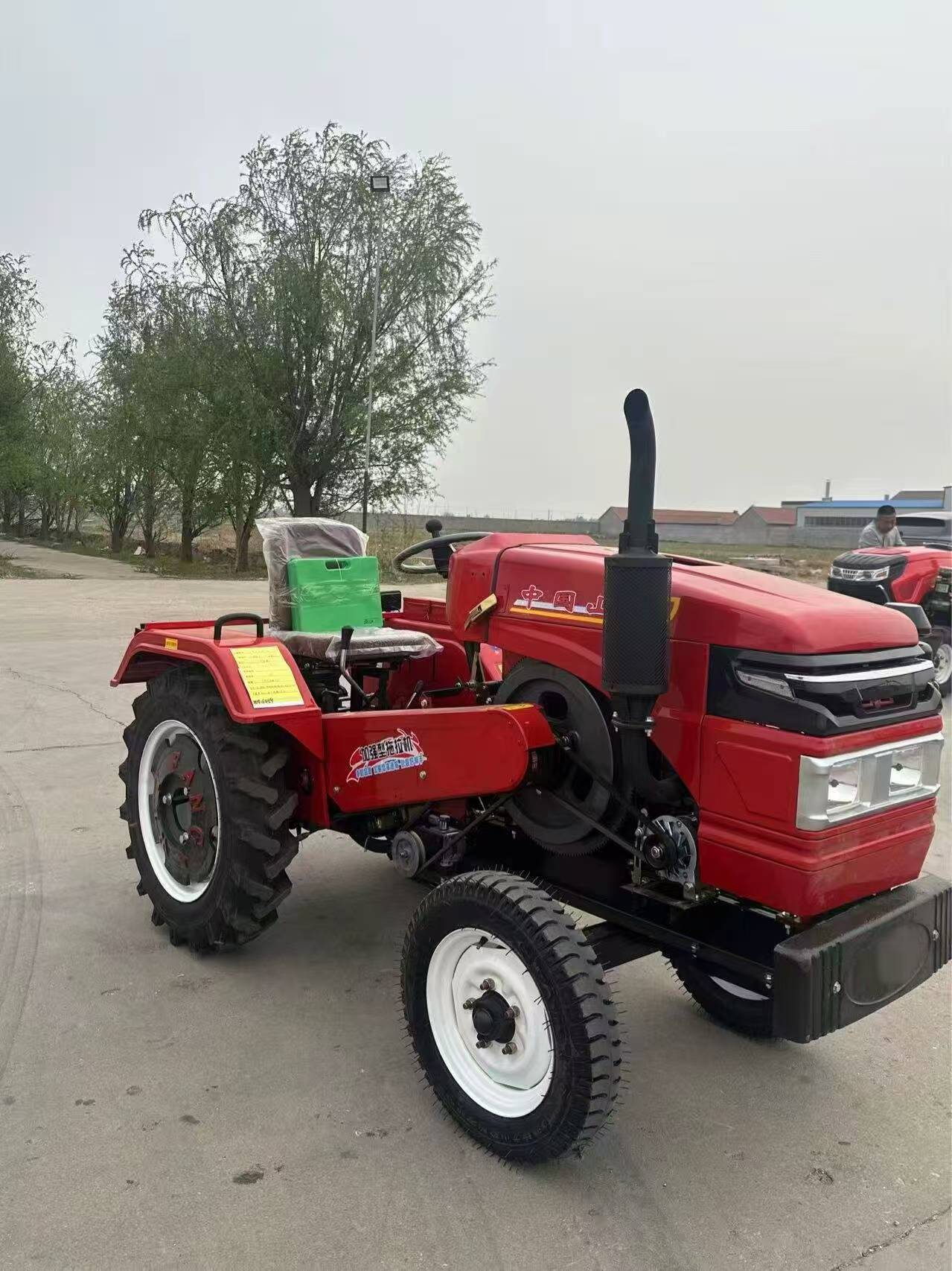 Трактор мощностью 25 л.с.